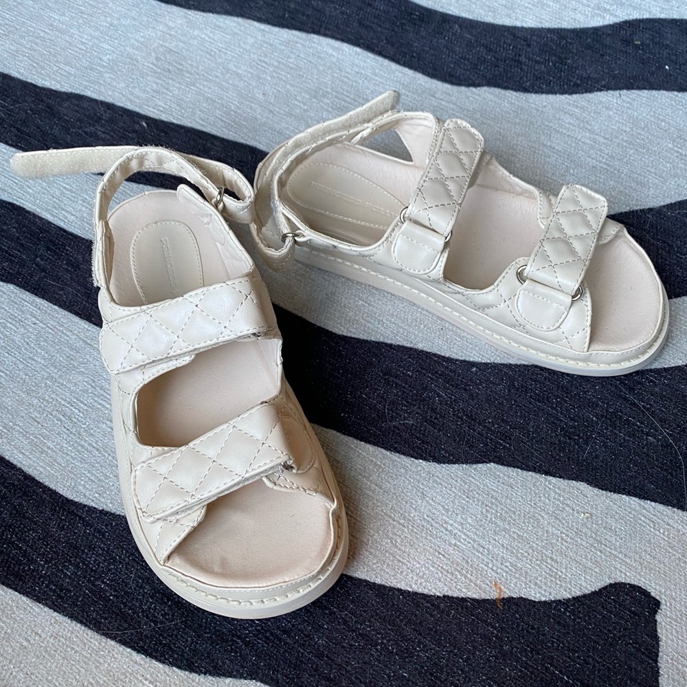 Quilted sandals